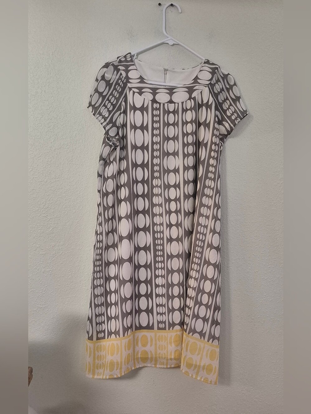 J.B.S. Geometric Print Short-Sleeve Shift Dress in Gray, White and Yellow